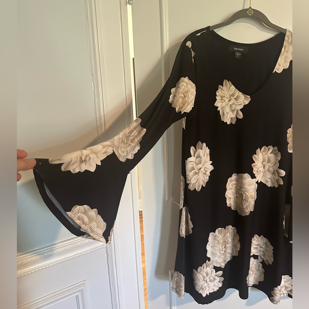 Karen Kane Dress black & white Floral Bell-Sleeve Trapeze Size L Stretch